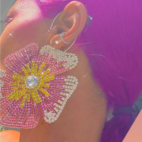 Exaggerated Crystal Flower Statement Ear Cuff - Picture 6 of 6